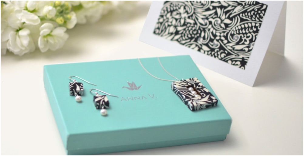 paper anniversary gifts for her